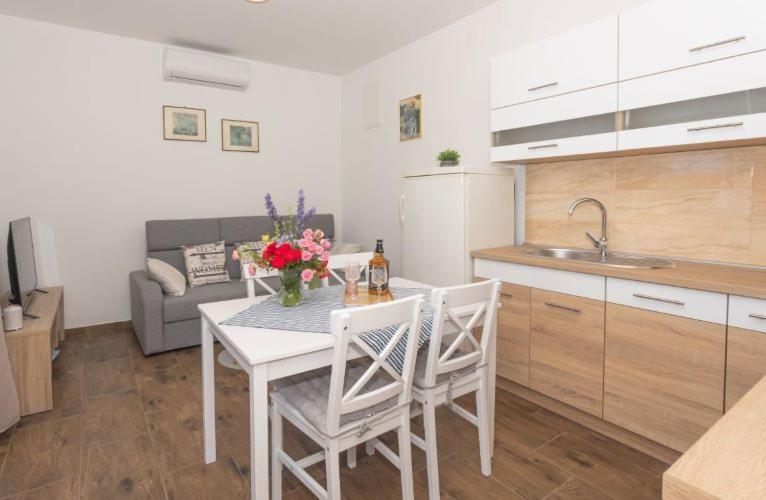 Mara Apartment